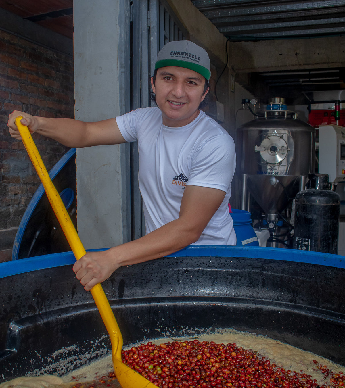 Nestor Lasso working on Ombligon decaf